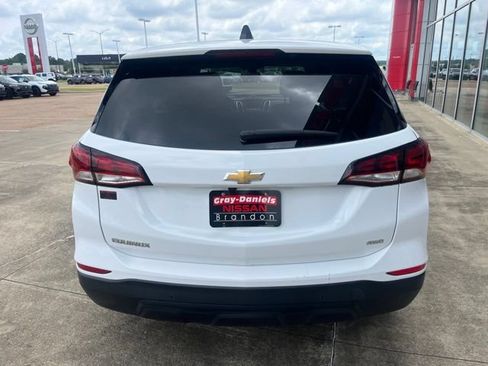 Used 2022 Chevrolet Equinox LS w/ LS Convenience Package AWD/4WD image 3
