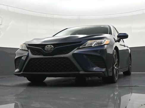 Used 2018 Toyota Camry SE w/ Moonroof Package FWD image 30