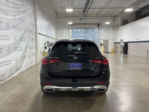 Used 2025 Mercedes-Benz GLC 350e 4MATIC image 5