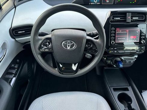 Used 2022 Toyota Prius LE image 11