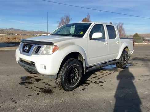 Used 2017 Nissan Frontier PRO-4X image 4