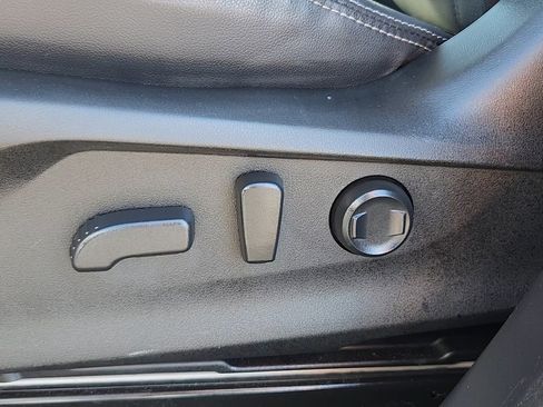 Used 2023 Subaru Forester Touring image 9