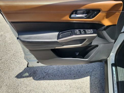 Certified 2024 Nissan Pathfinder Platinum FWD image 27