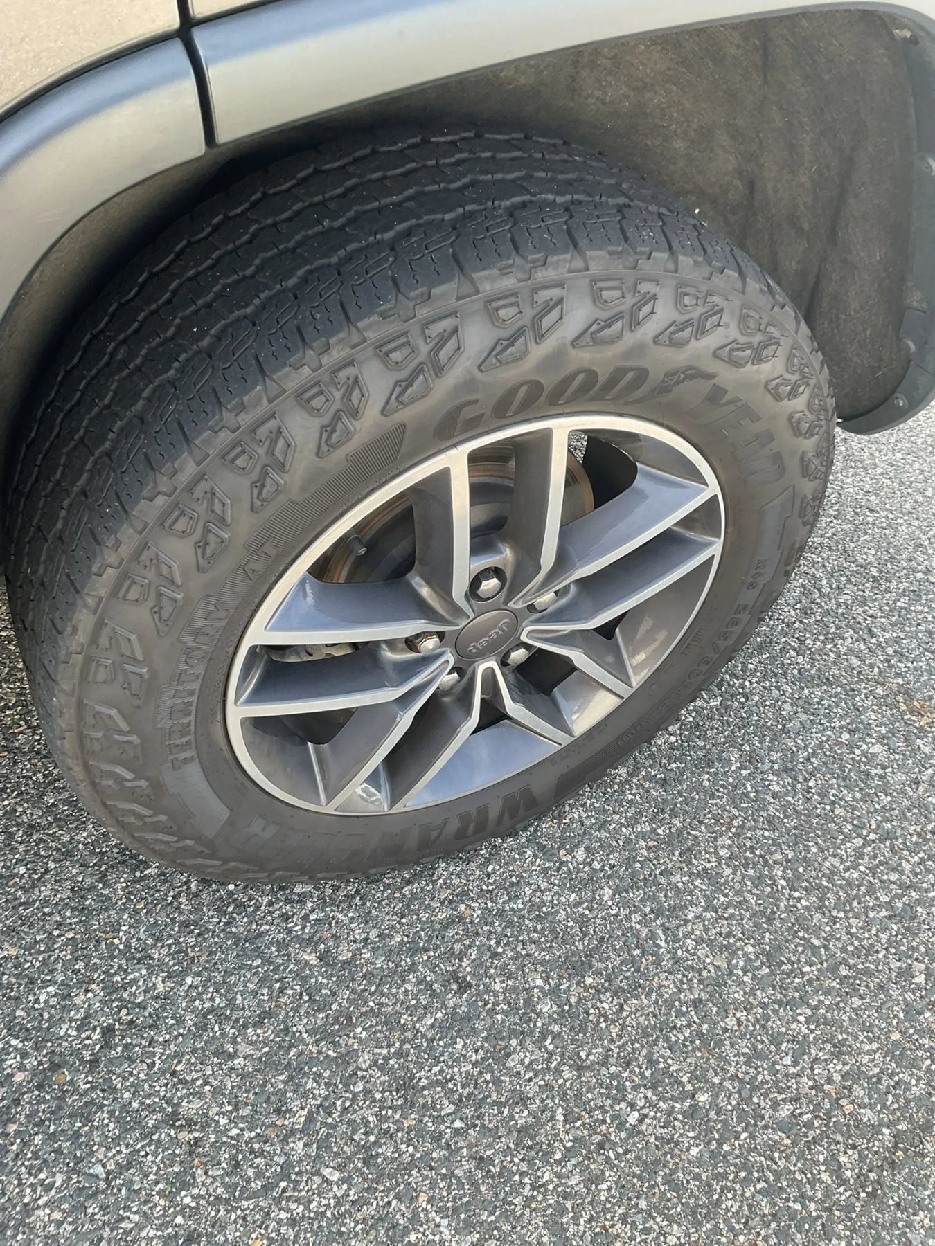 Used 2019 Jeep Grand Cherokee Limited AWD/4WD image 10