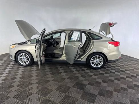 Used 2016 Ford Focus SE w/ SE Power Seat Package FWD image 11