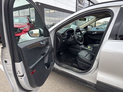 Used 2020 Ford Escape Titanium image 7