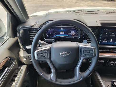Certified 2025 Chevrolet Silverado 1500 RST AWD/4WD image 16