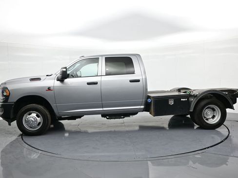 Used 2024 RAM 3500 Tradesman w/ Cold Weather Group image 9