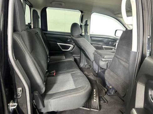 Used 2018 Nissan Titan SV image 25