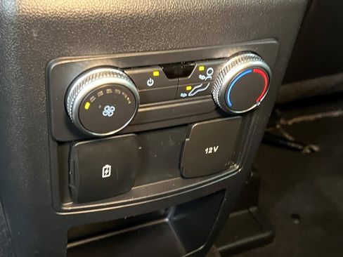 Used 2021 Ford Explorer XLT w/ Equipment Group 202A image 21