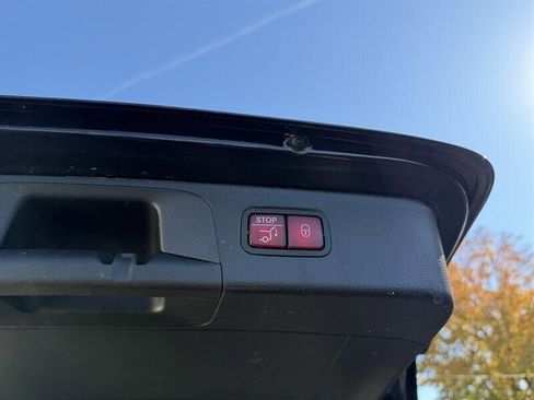 Used 2018 Mercedes-Benz GLC 350e 4MATIC image 31