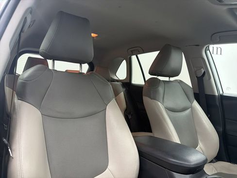 Used 2021 Toyota RAV4 LE FWD image 28