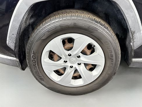 Used 2020 Toyota RAV4 LE image 37