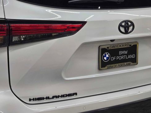 Used 2022 Toyota Highlander Limited AWD/4WD image 15