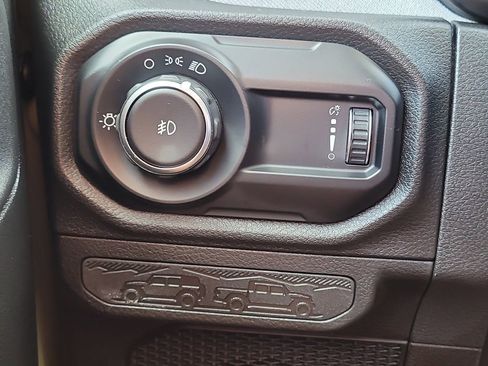 Used 2025 Jeep Wrangler Sport image 21