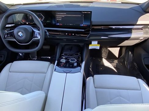 Used 2025 BMW 530i RWD image 15