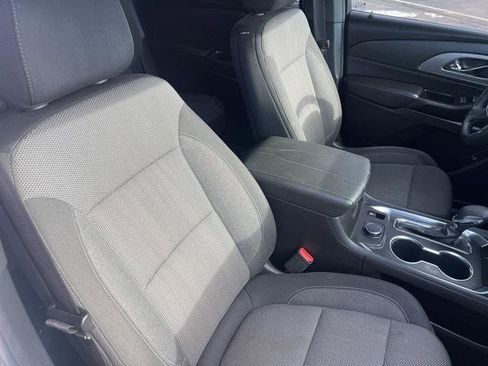Used 2023 Chevrolet Traverse LT image 25