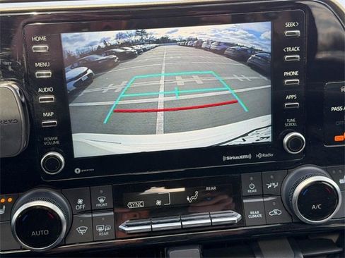 Used 2021 Toyota Highlander XLE image 25