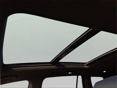 Used 2022 Cadillac XT6 Premium Luxury w/ Technology Package image 22