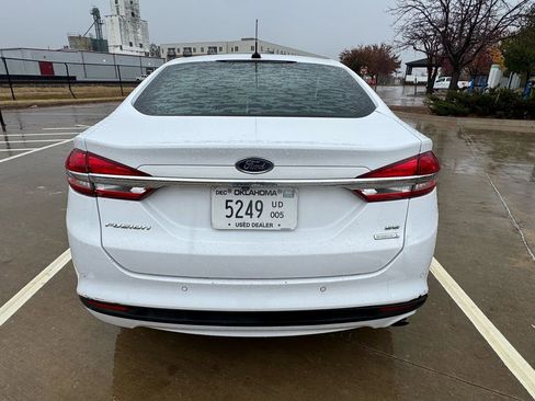Used 2018 Ford Fusion SE w/ Fusion SE Technology Package FWD image 8