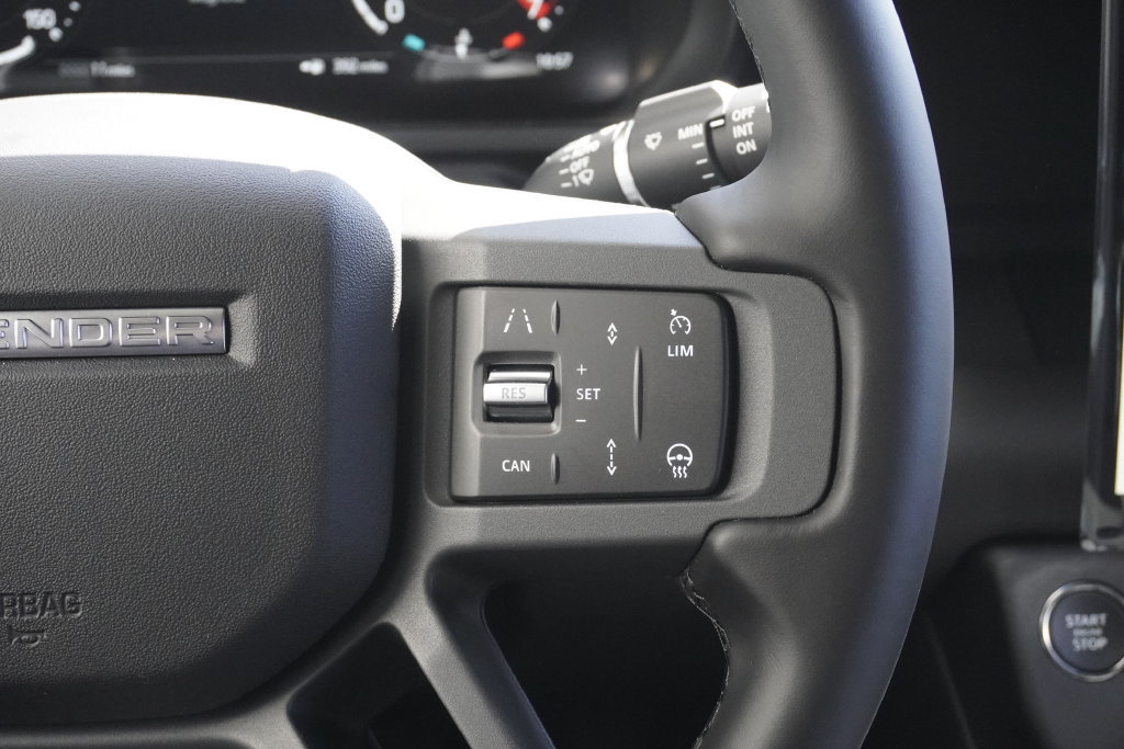 New 2026 Land Rover Defender 110 X-Dynamic SE AWD/4WD image 13