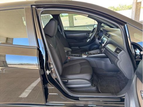 Used 2025 Nissan Leaf S FWD image 14