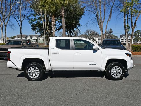 Certified 2025 Toyota Tacoma Limited image 5
