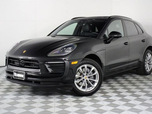 Used 2025 Porsche Macan image 1