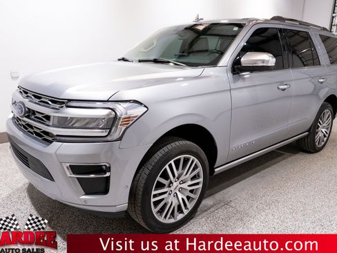 Used 2024 Ford Expedition Platinum RWD image 2