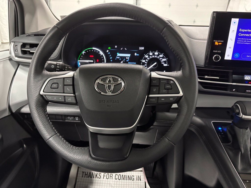 Used 2026 Toyota Sienna XLE FWD image 18