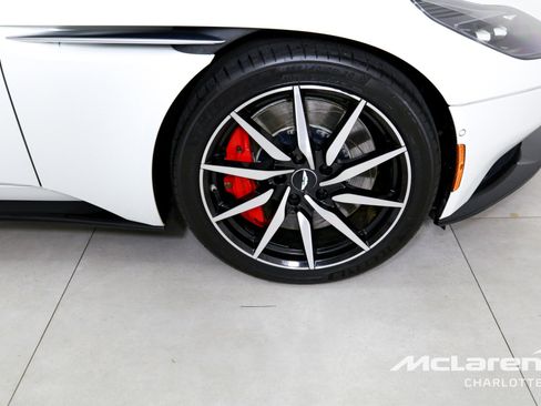Used 2020 Aston Martin DB11 Volante RWD image 29