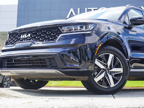 Used 2023 Kia Sorento S FWD image 2