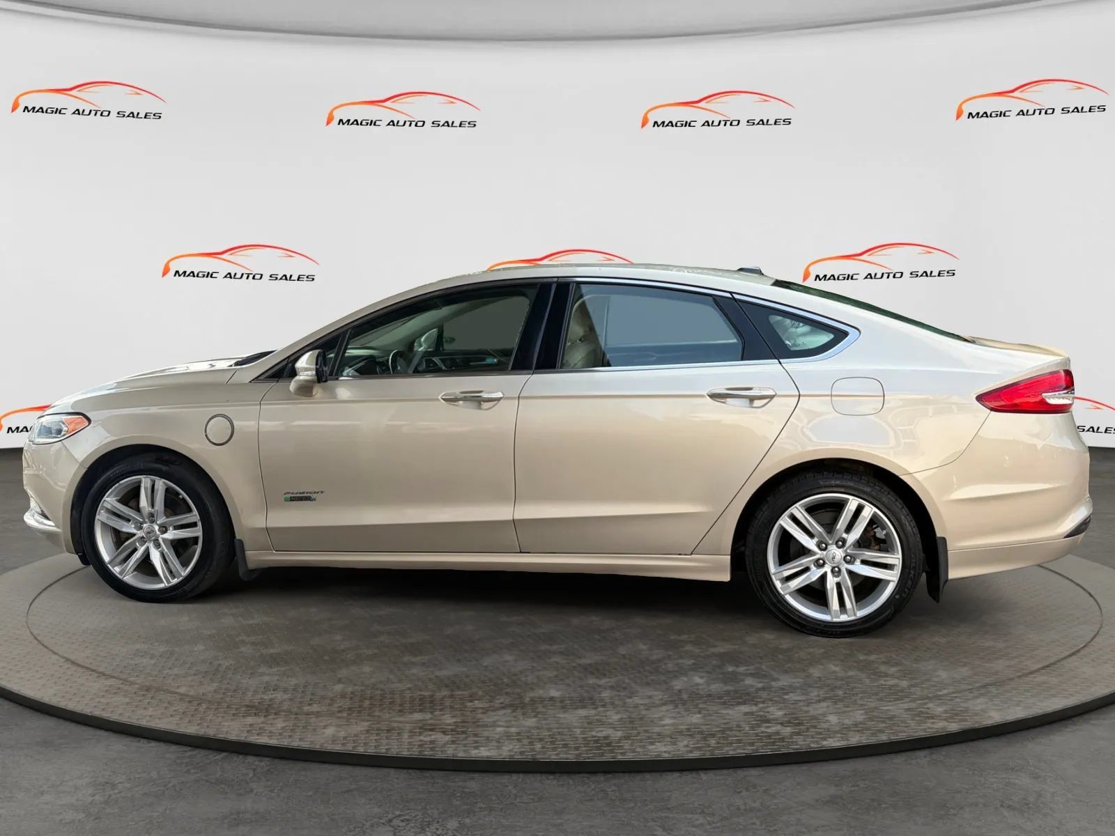 Used 2017 Ford Fusion Energi SE FWD image 7