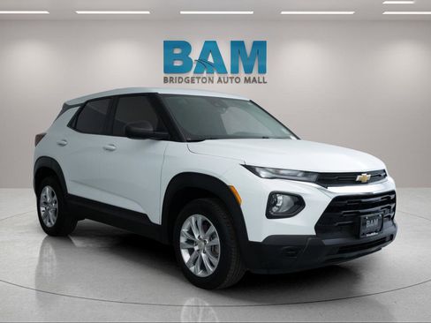 Used 2023 Chevrolet TrailBlazer LS AWD/4WD image 1