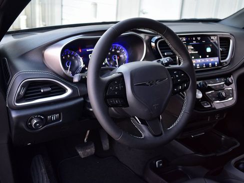 New 2026 Chrysler Pacifica Select w/ S Appearance Package FWD image 42