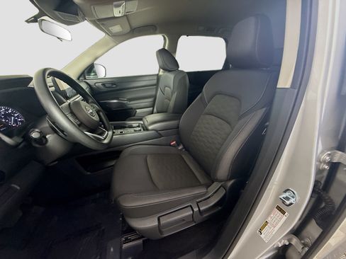 Used 2025 Nissan Pathfinder S AWD/4WD image 22