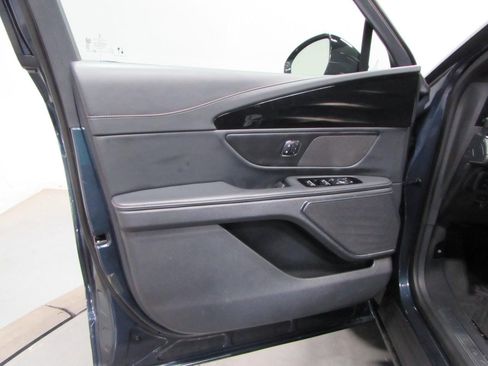 Used 2024 Lincoln Nautilus Reserve w/ Jet Appearance Package (87T) AWD/4WD image 12