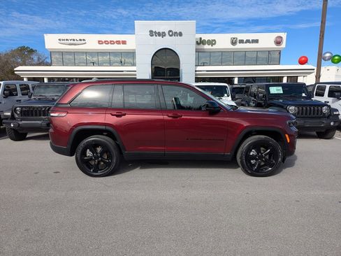 New 2025 Jeep Grand Cherokee Altitude RWD image 4