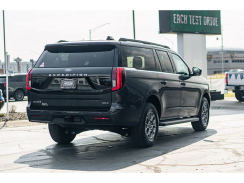 Used 2025 Ford Expedition Max Active AWD/4WD image 4