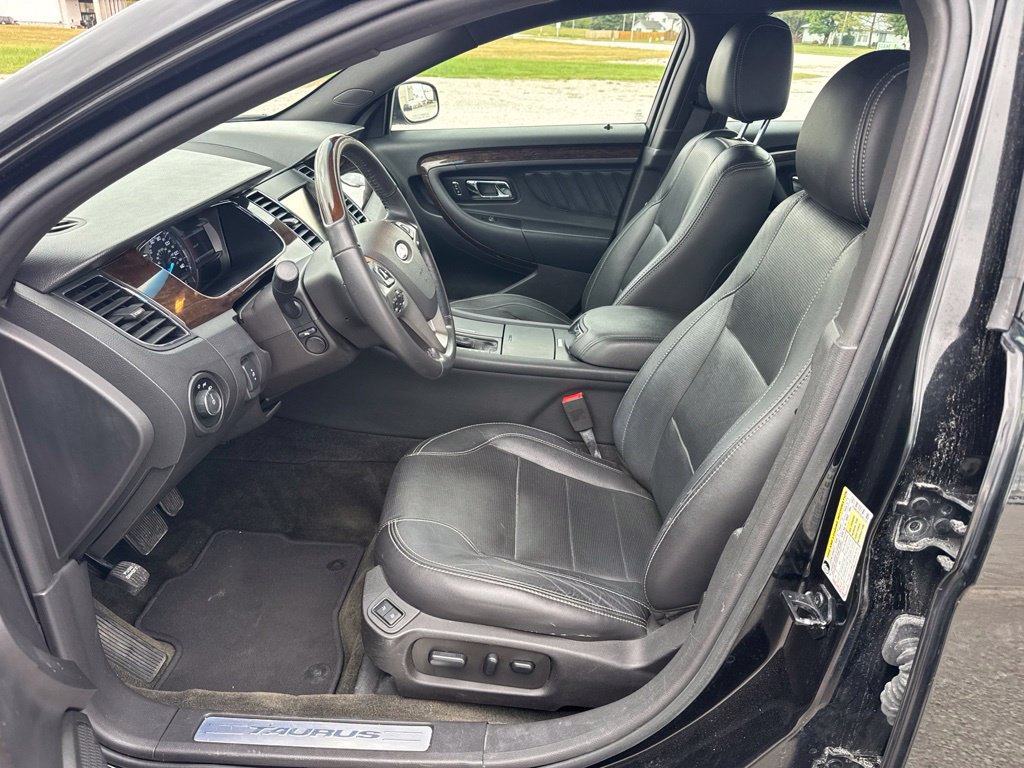 Used 2015 Ford Taurus Limited FWD image 18