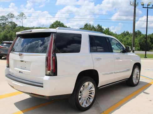 Used 2020 Cadillac Escalade Platinum RWD image 3