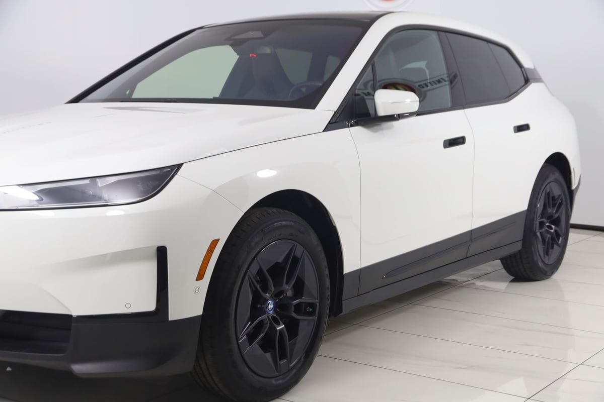 Used 2023 BMW iX xDrive50 AWD/4WD image 58