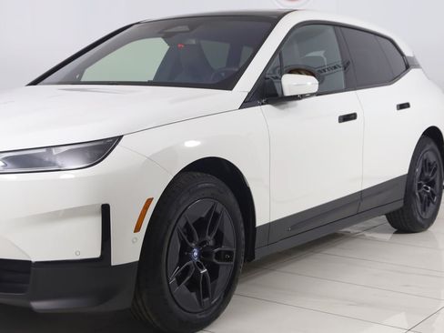 Used 2023 BMW iX xDrive50 AWD/4WD image 58
