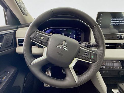 New 2025 Mitsubishi Outlander SEL image 11