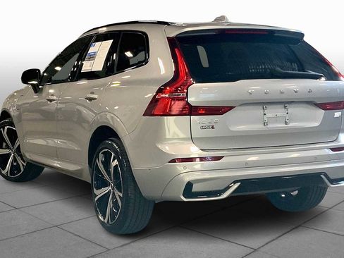 Used 2022 Volvo XC60 T8 R-Design w/ Advanced Package image 12