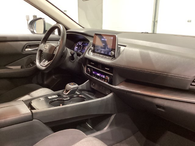 Used 2025 Nissan Rogue SV FWD image 16