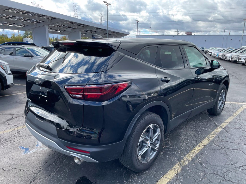 Used 2023 Chevrolet Blazer LT w/ Driver Confidence Package FWD image 5