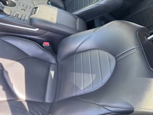 Used 2023 Toyota Highlander XLE image 12