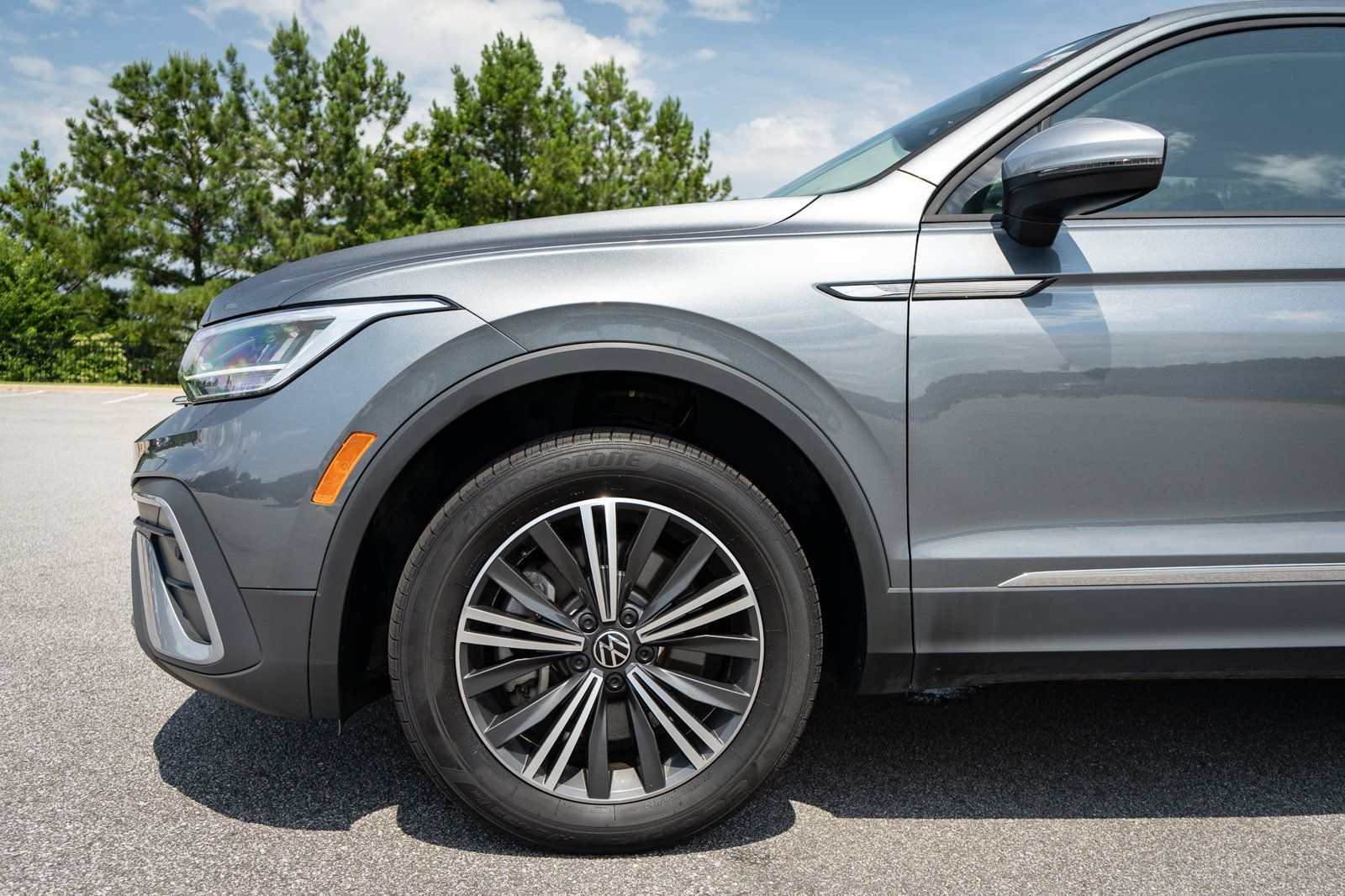Used 2024 Volkswagen Tiguan Wolfsburg Edition AWD/4WD image 4