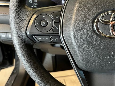 Used 2019 Toyota Camry LE image 11